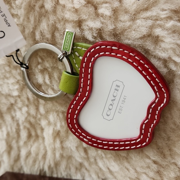 Adorable NWT IOB Coach Apple Picture Frame Key Ring/Bag Charm ๐ - Picture 7 of 12